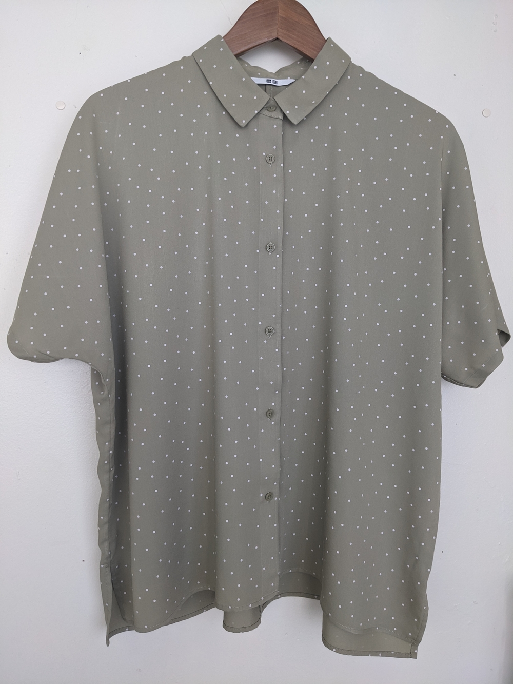 Uniqlo Women's Rayon Blouse. Large.